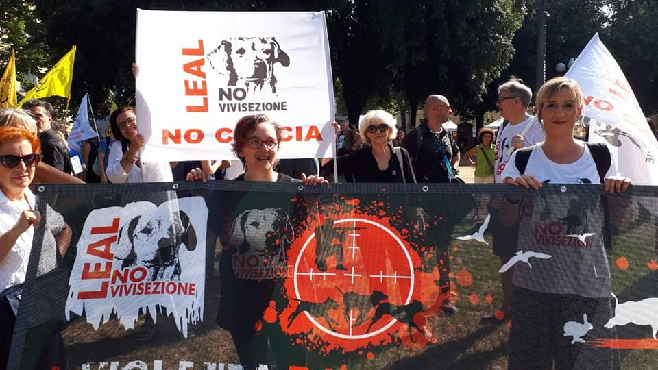 leal firenze 15 sett corteo caccia 12 striscione LEAL.jpg DIRETTIVO