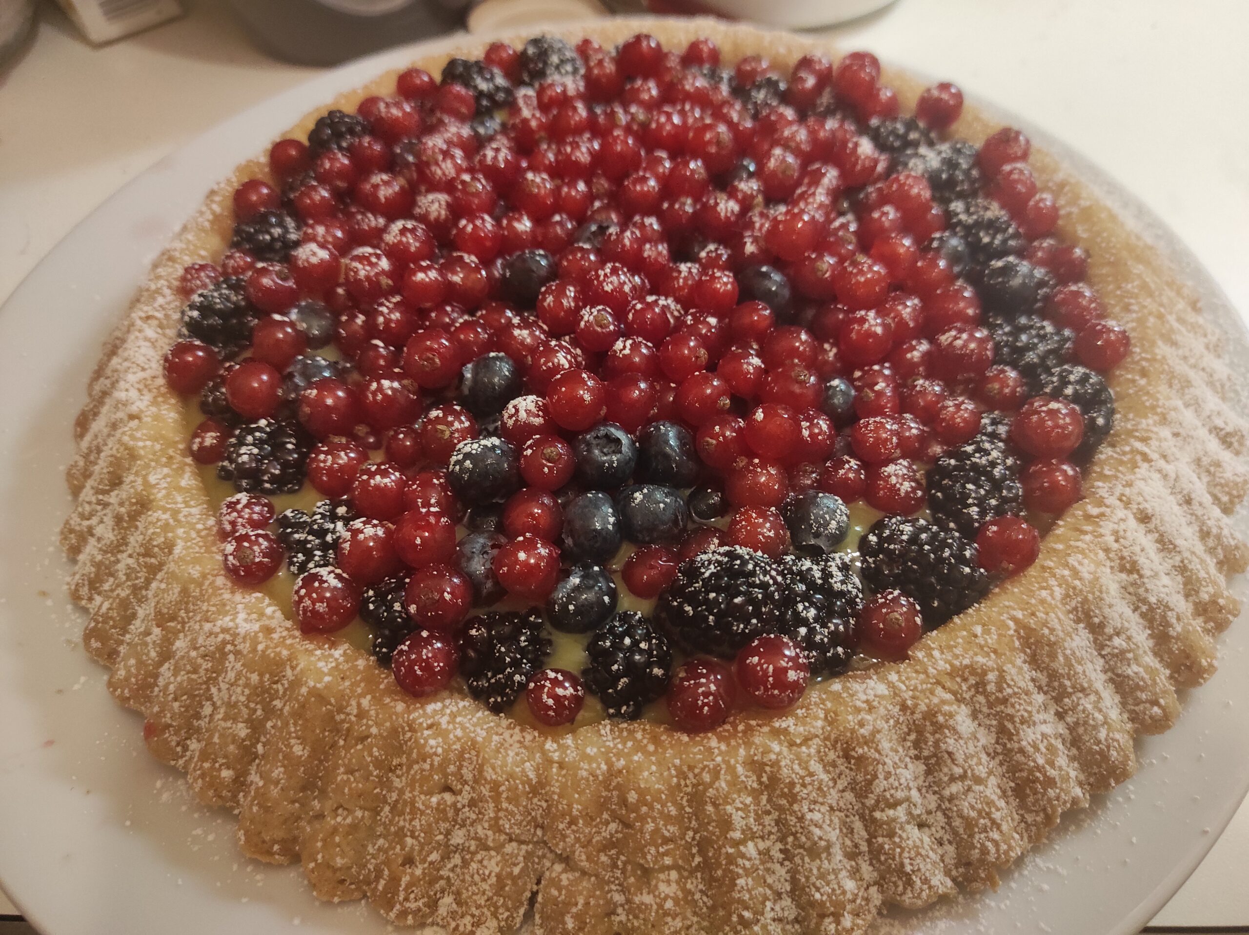 LEAL RICETTE VEGANE: CROSTATA CON CREMA PASTICCERA E FRUTTI DI BOSCO