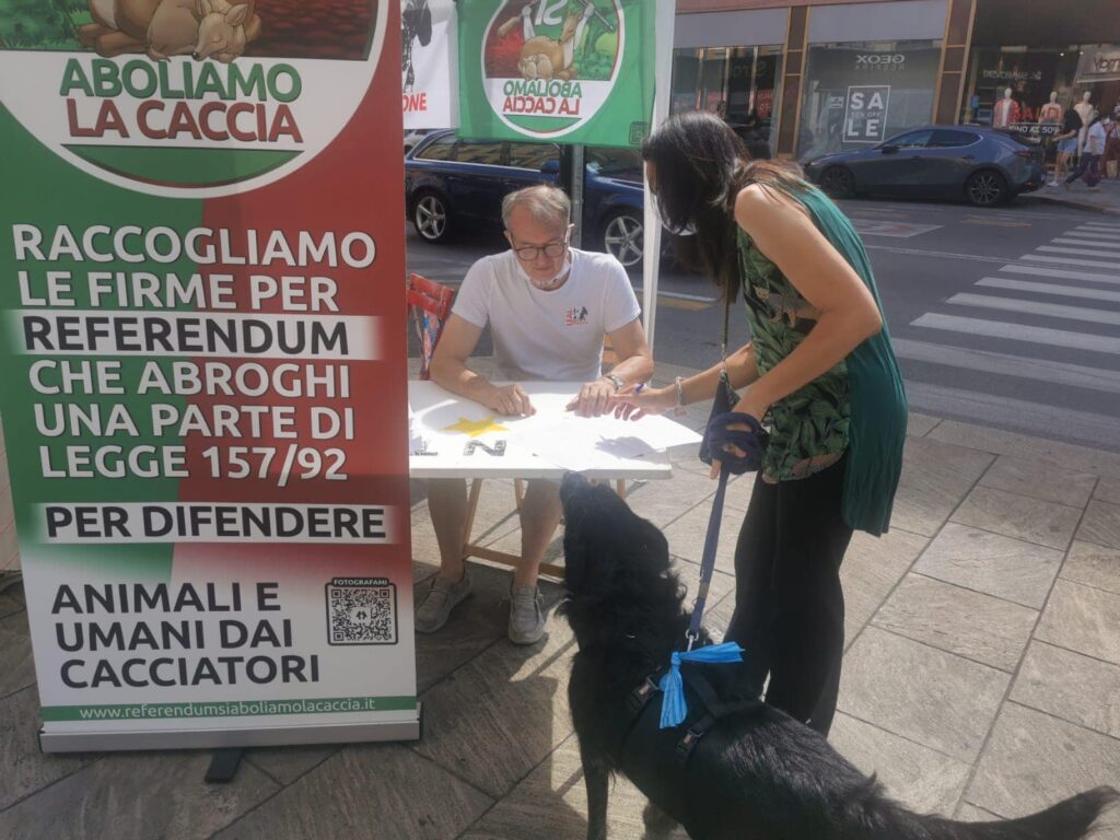 raccolta firme leal milano referendum caccia