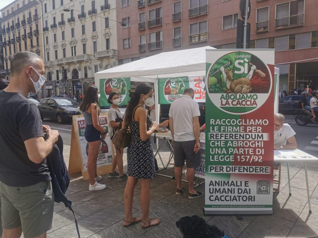 raccolta firme leal milano referendum caccia