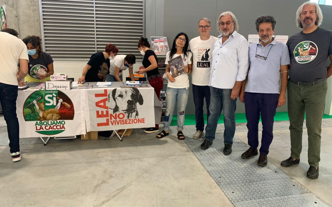 LEAL IN FIERA AL SANA DI BOLOGNA PER RACCOGLIERE LE FIRME CONTRO LA CACCIA!