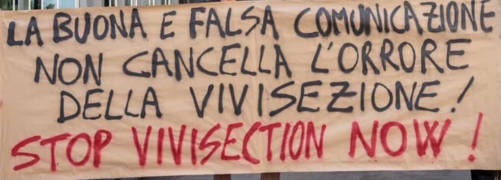 blitz di protesta davanti al Dipartimento di Scienze Farmacologiche