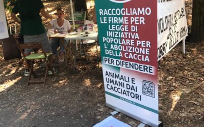 (FOTO) LEAL RINGRAZIA GLI AMICI CHE SONO PASSATI A “VIVA LAS VEGAN” PER FIRMARE PER L’ABOLIZIONE DELLA CACCIA E DELLE BOTTICELLE